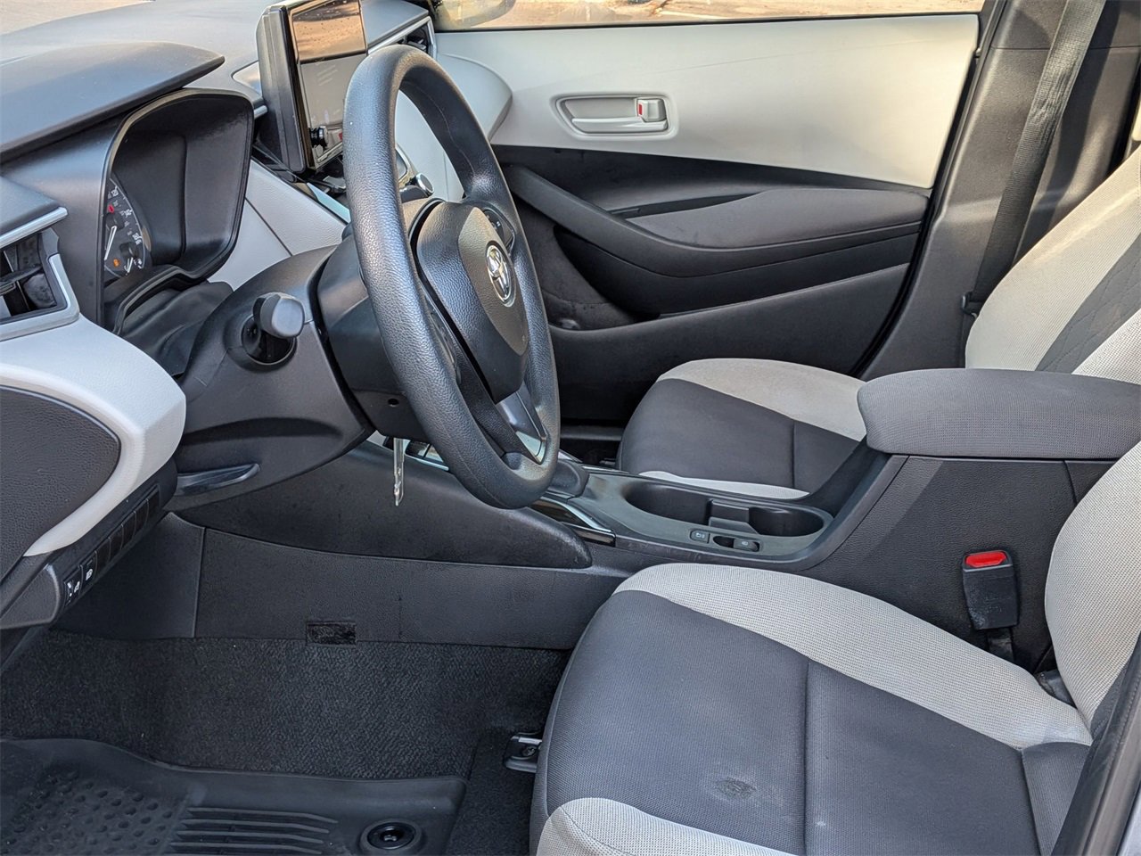 Used 2025 Toyota Corolla LE image 18