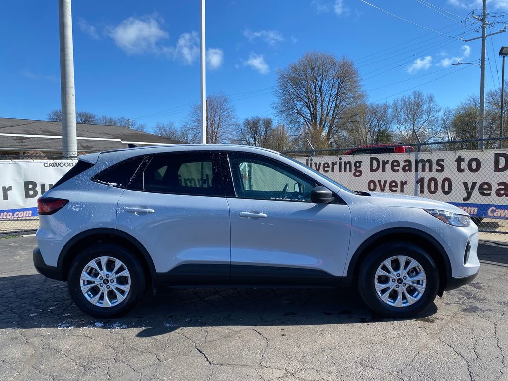 Used 2025 Ford Escape Active AWD/4WD image 2