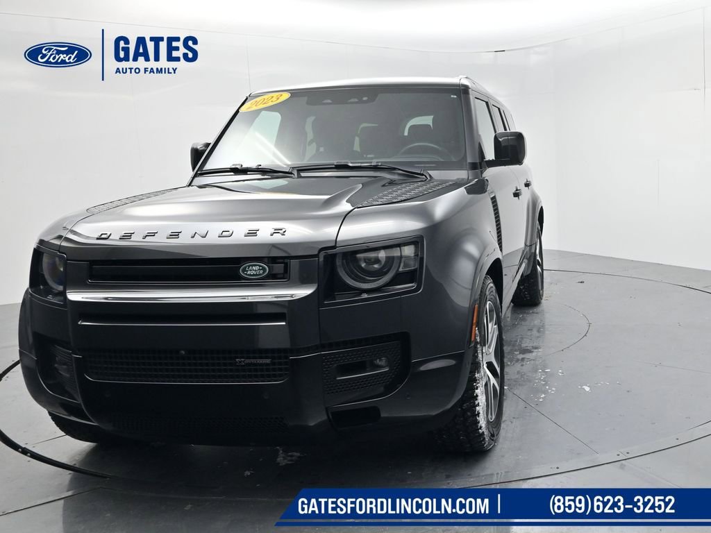 Used 2023 Land Rover Defender 130 X-Dynamic SE image 3