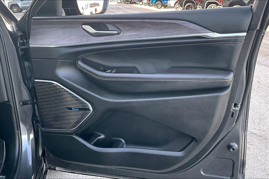 Used 2022 Jeep Grand Cherokee L Overland image 24