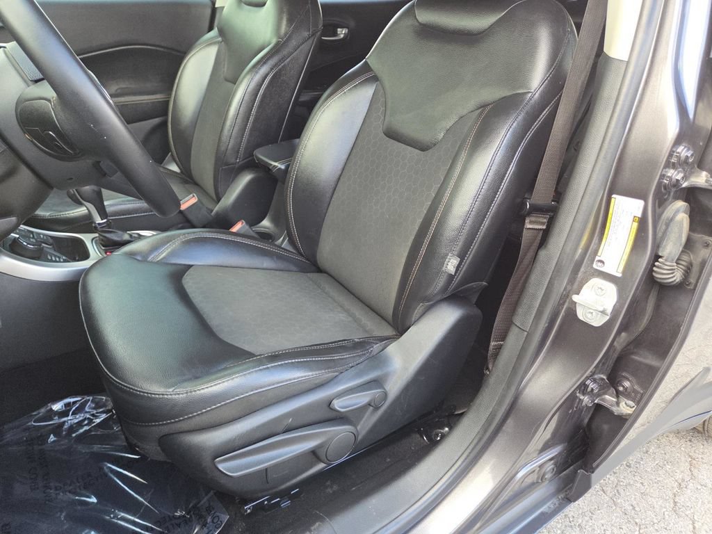 Used 2018 Jeep Compass Latitude AWD/4WD image 19