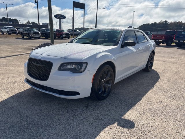 Used 2022 Chrysler 300 Touring w/ Sport Appearance Package image 4