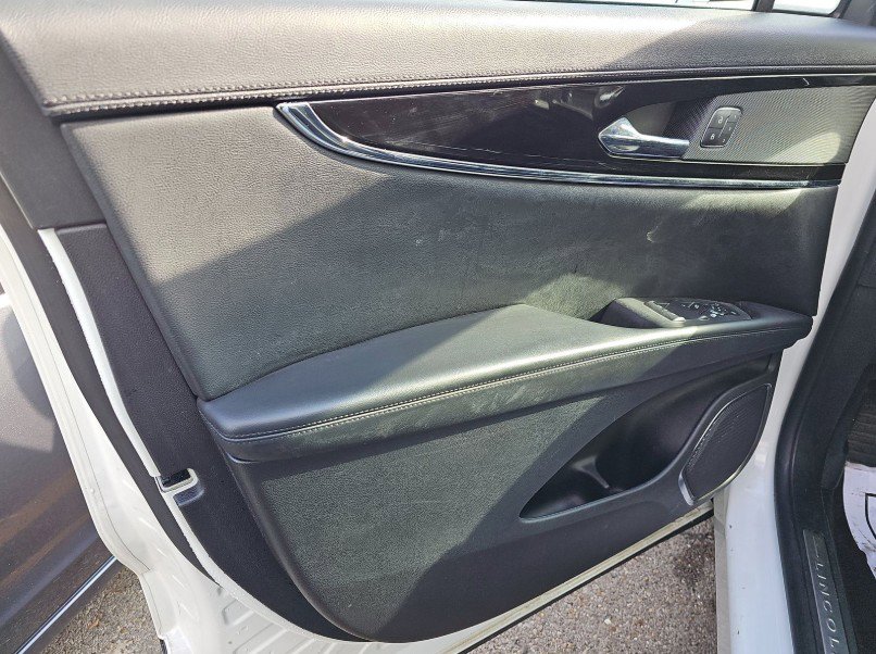 Used 2021 Lincoln Nautilus AWD image 5