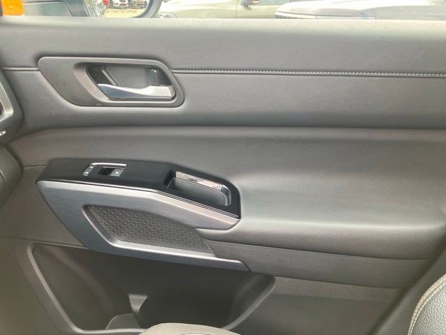 Used 2025 Nissan Pathfinder SL AWD/4WD image 21
