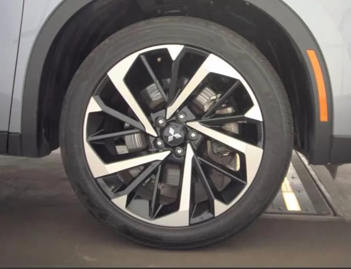 Used 2023 Mitsubishi Outlander SE FWD image 13