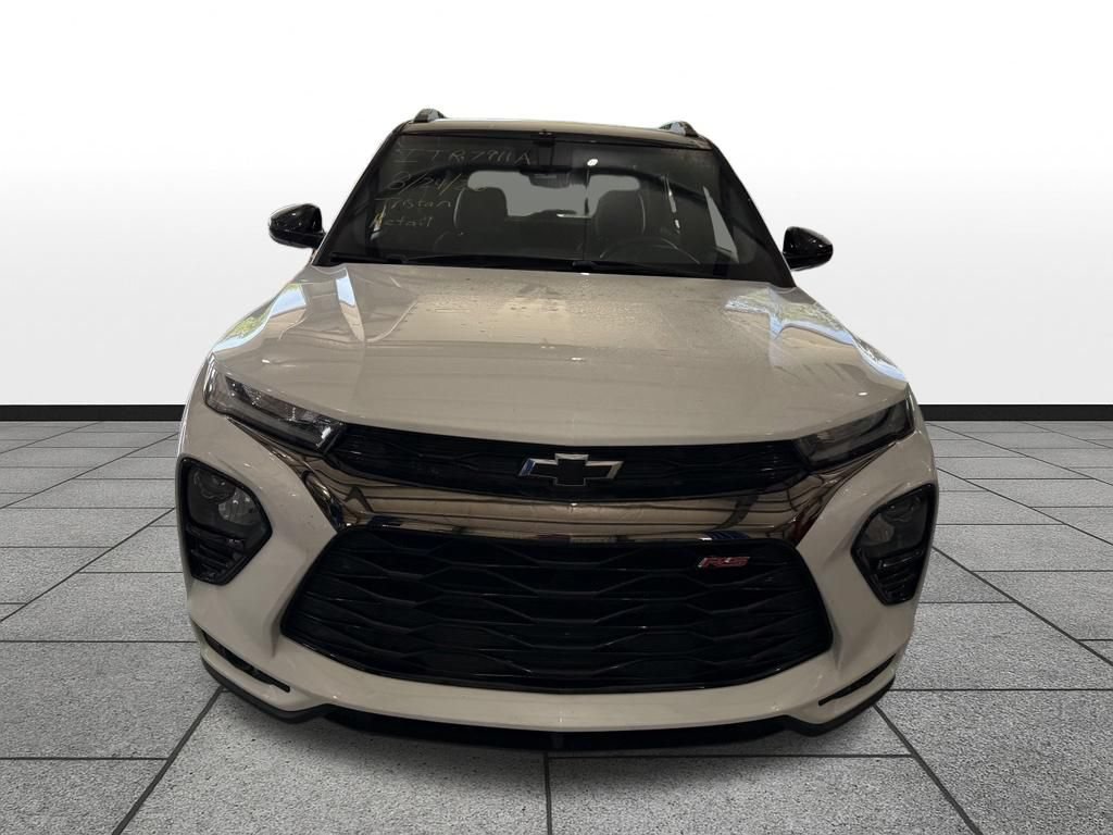 Used 2022 Chevrolet TrailBlazer RS w/ Sun and Liftgate Package FWD image 2