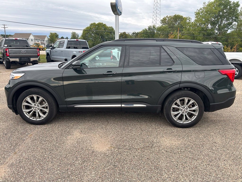 Used 2024 Ford Explorer XLT w/ Equipment Group 202A AWD/4WD image 4