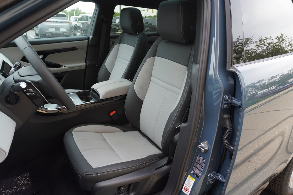 New 2026 Land Rover Range Rover Evoque Hoxton AWD/4WD image 13