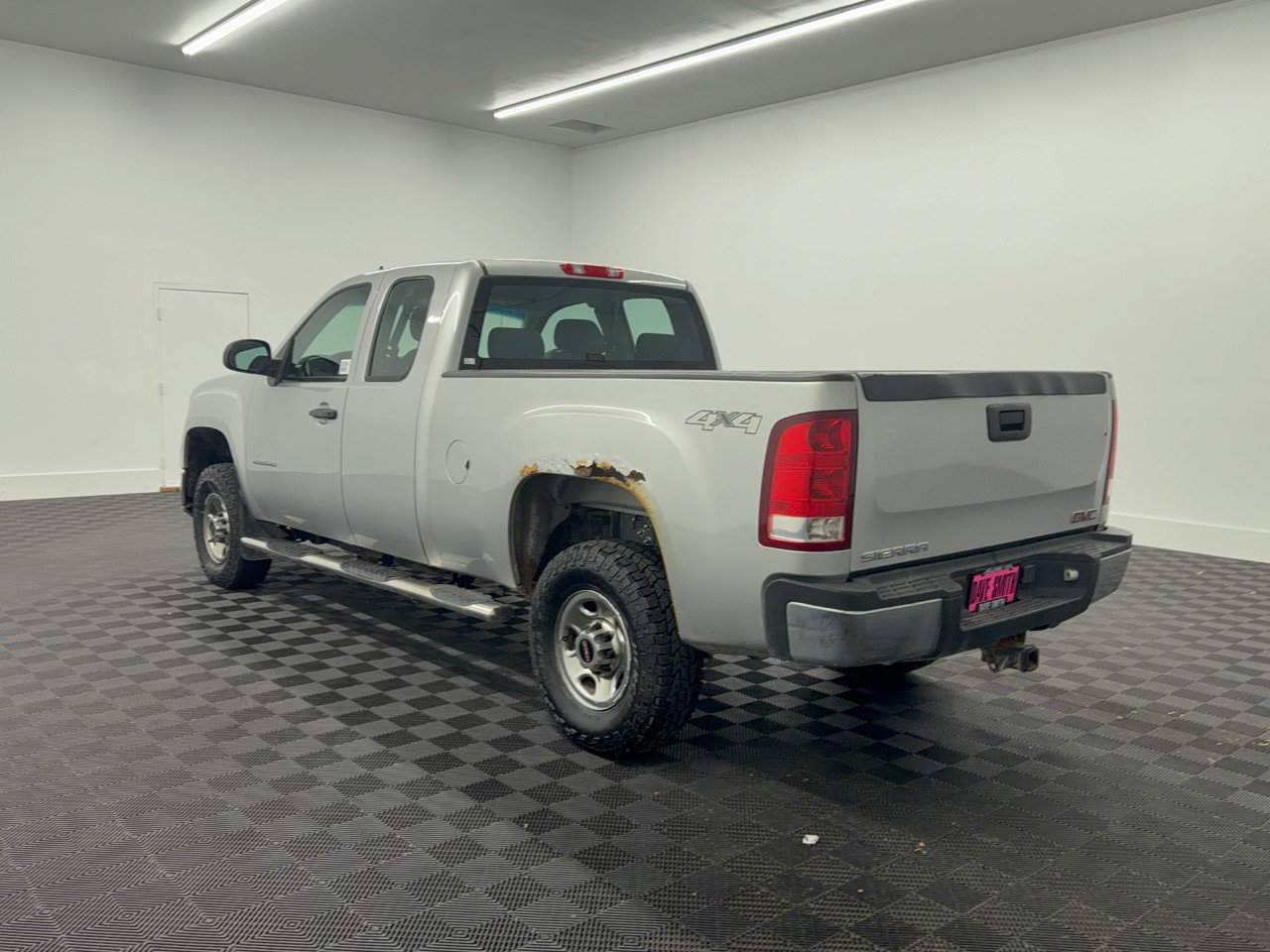 Used 2010 GMC Sierra 2500 W/T AWD/4WD image 3