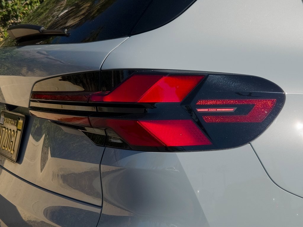 Used 2024 BMW X5 xDrive50e w/ M Sport Package image 7