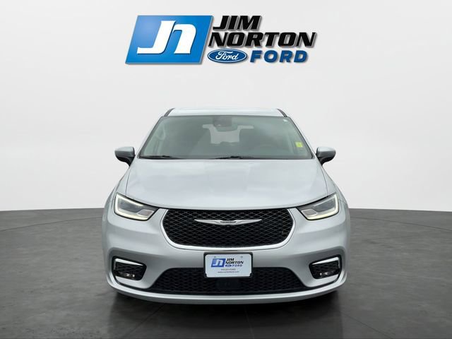 Used 2023 Chrysler Pacifica Touring-L image 8