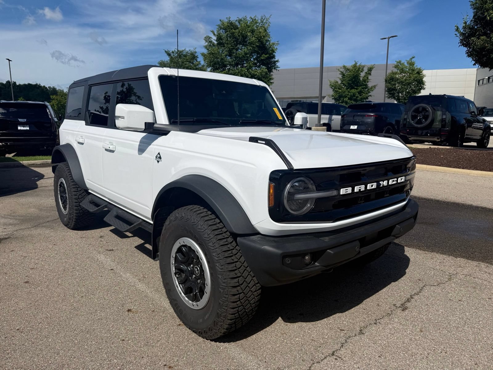 Used 2024 Ford Bronco Outer Banks w/ Sasquatch Package AWD/4WD image 3