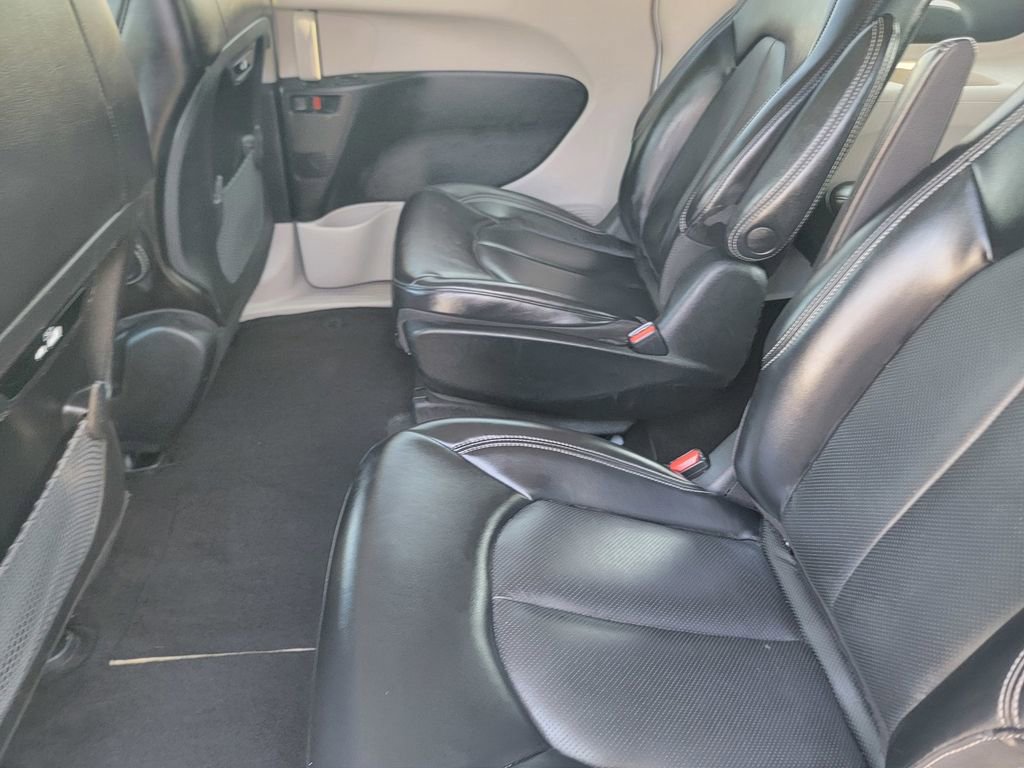 Certified 2023 Chrysler Pacifica Touring-L image 15