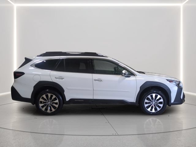 Used 2025 Subaru Outback Touring AWD/4WD image 6