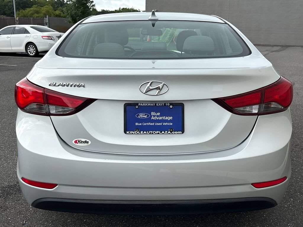 Used 2015 Hyundai Elantra SE FWD image 16
