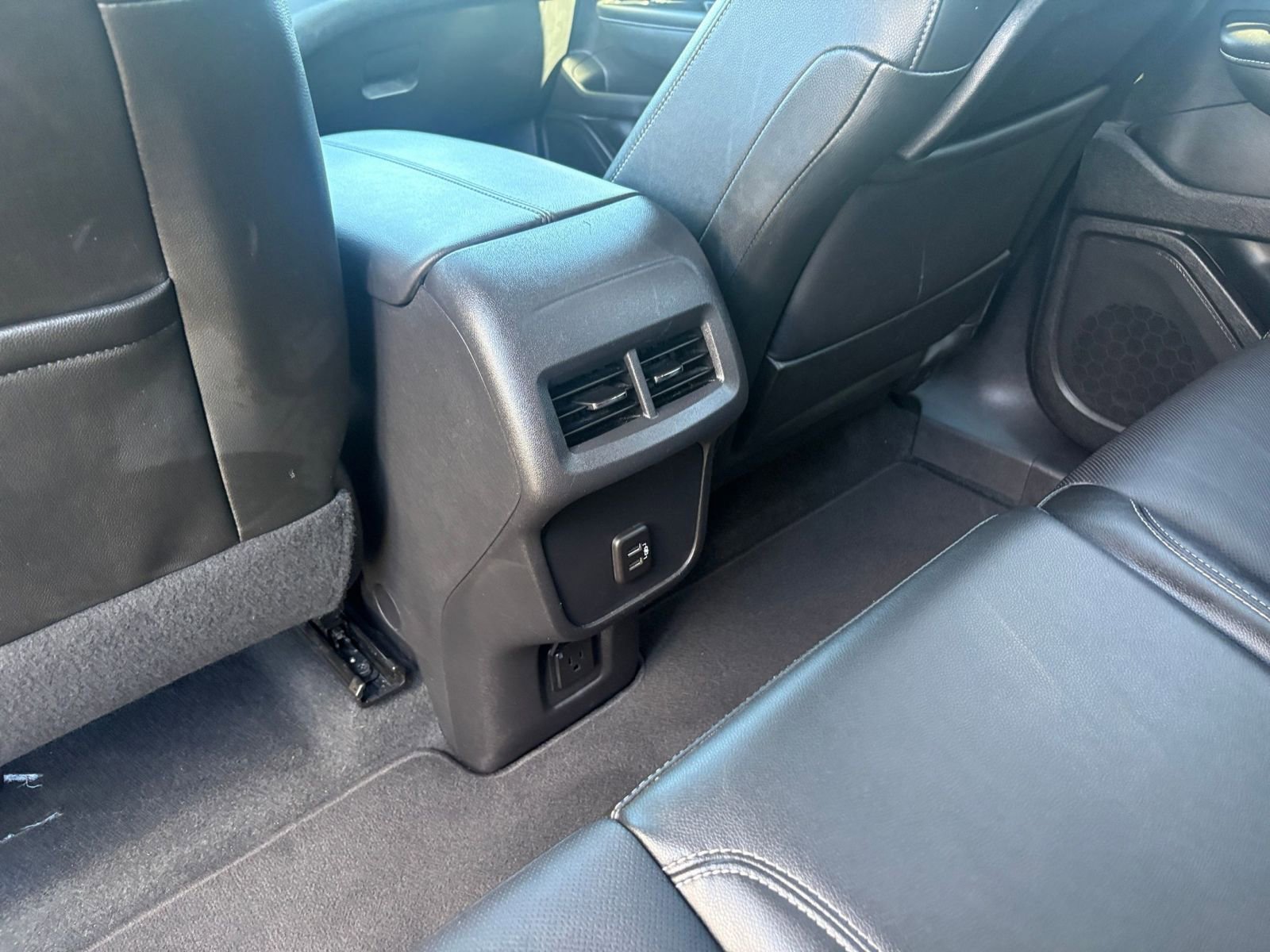 Used 2024 GMC Terrain SLT AWD/4WD image 25