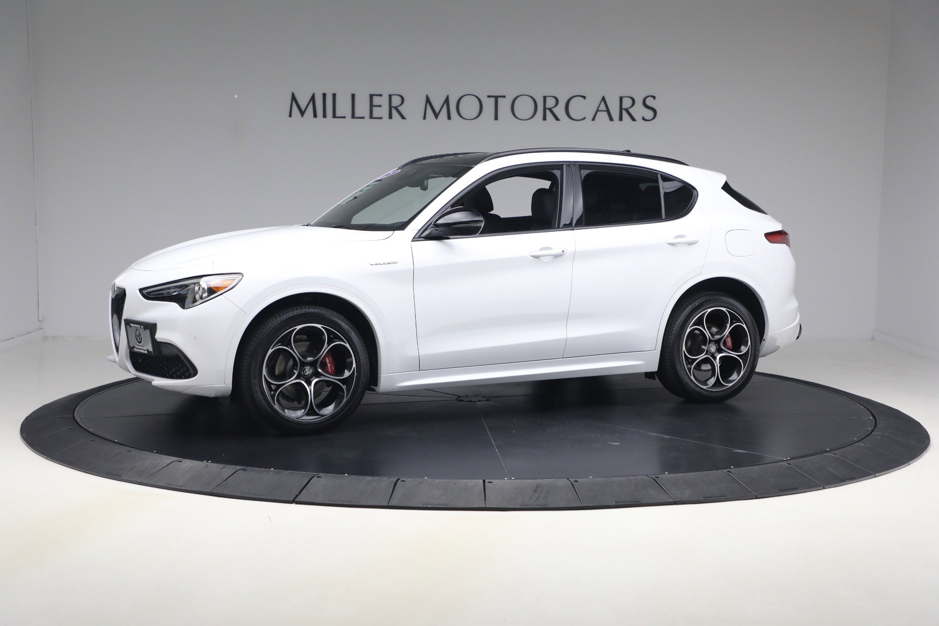 Used 2023 Alfa Romeo Stelvio Veloce AWD/4WD image 1