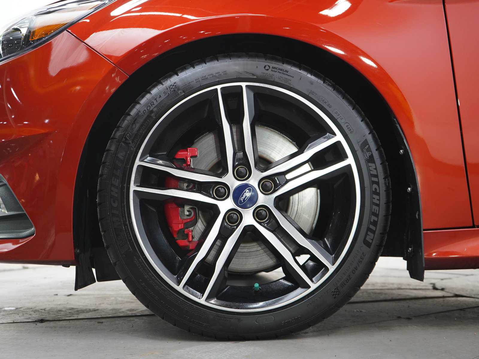 Used 2018 Ford Focus ST w/ Equipment Group 402A FWD image 31