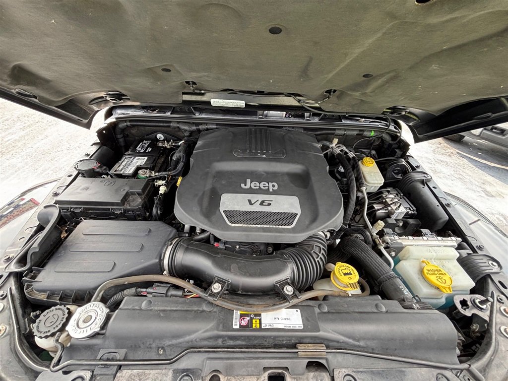 Used 2015 Jeep Wrangler Sahara w/ Connectivity Group image 23