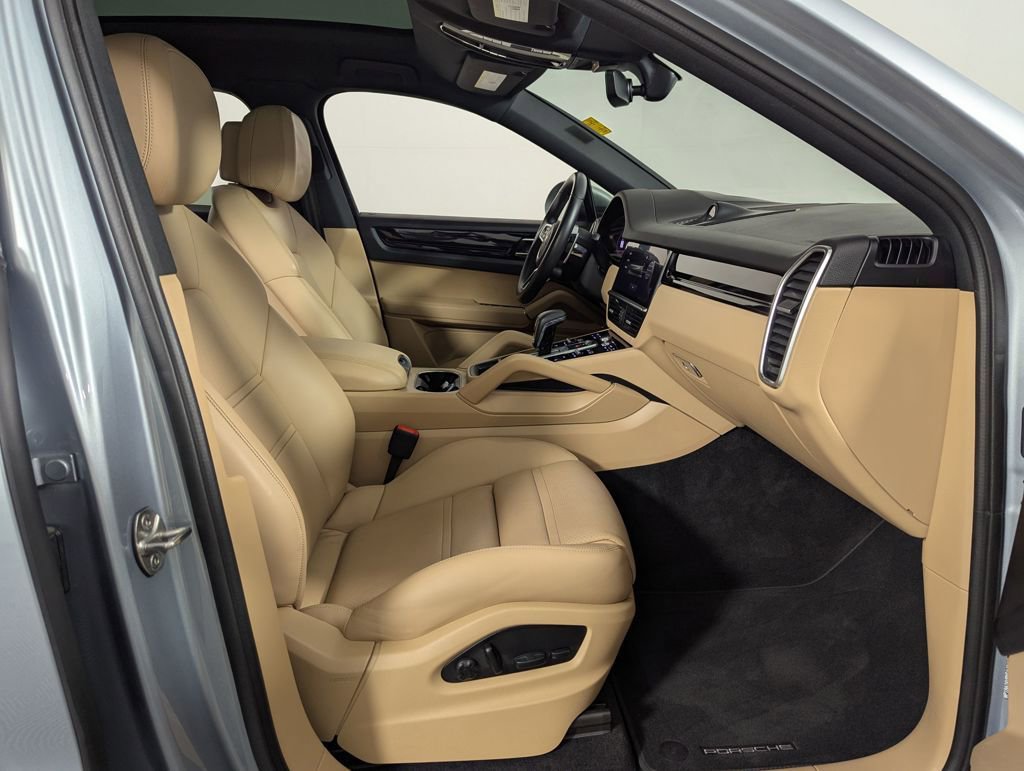 Used 2022 Porsche Cayenne Coupe image 37