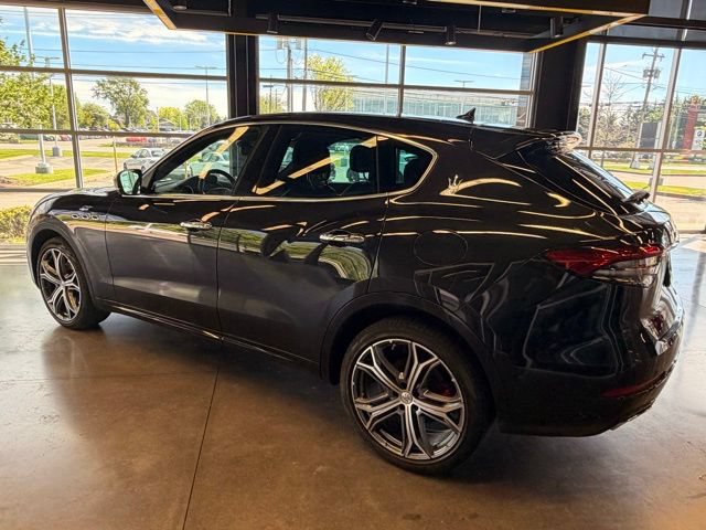 Used 2023 Maserati Levante GT AWD/4WD image 3