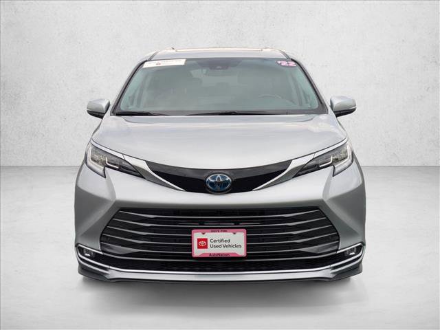 Certified 2022 Toyota Sienna Limited image 2