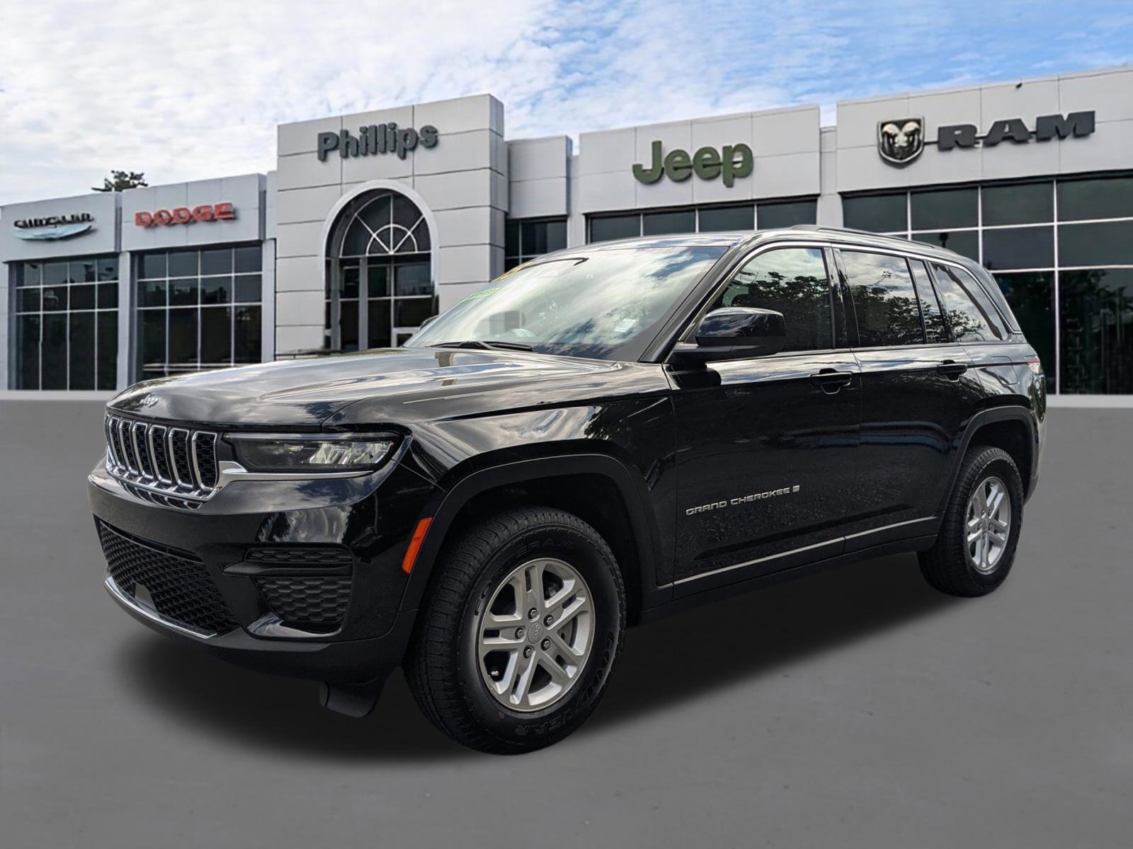 Certified 2025 Jeep Grand Cherokee Laredo w/ Luxury Tech Group I image 7