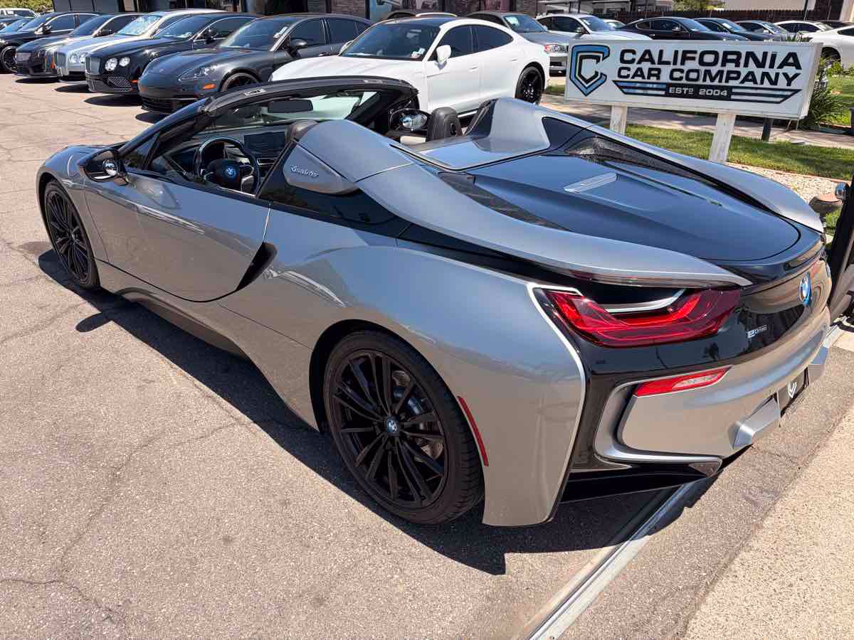 Used 2019 BMW i8 Roadster AWD/4WD image 3