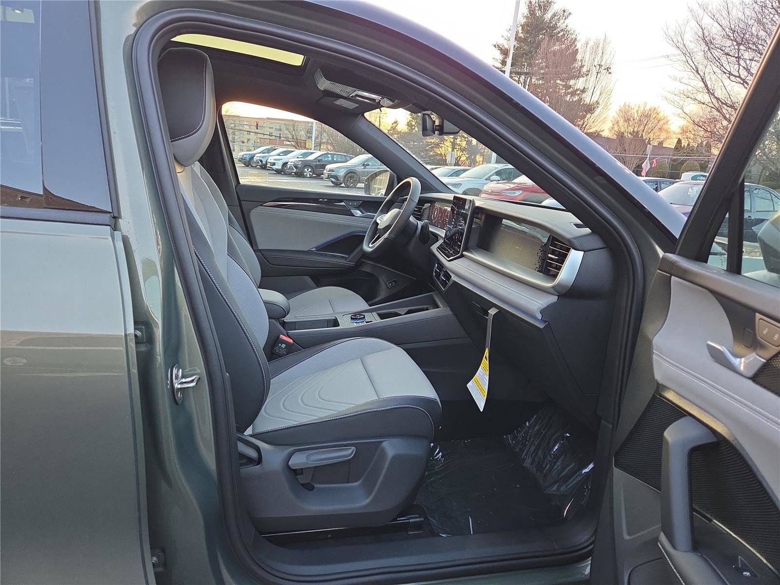 New 2026 Volkswagen Tiguan SE R-Line image 27