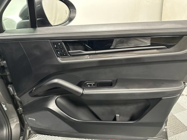 Used 2025 Porsche Cayenne S AWD/4WD image 34
