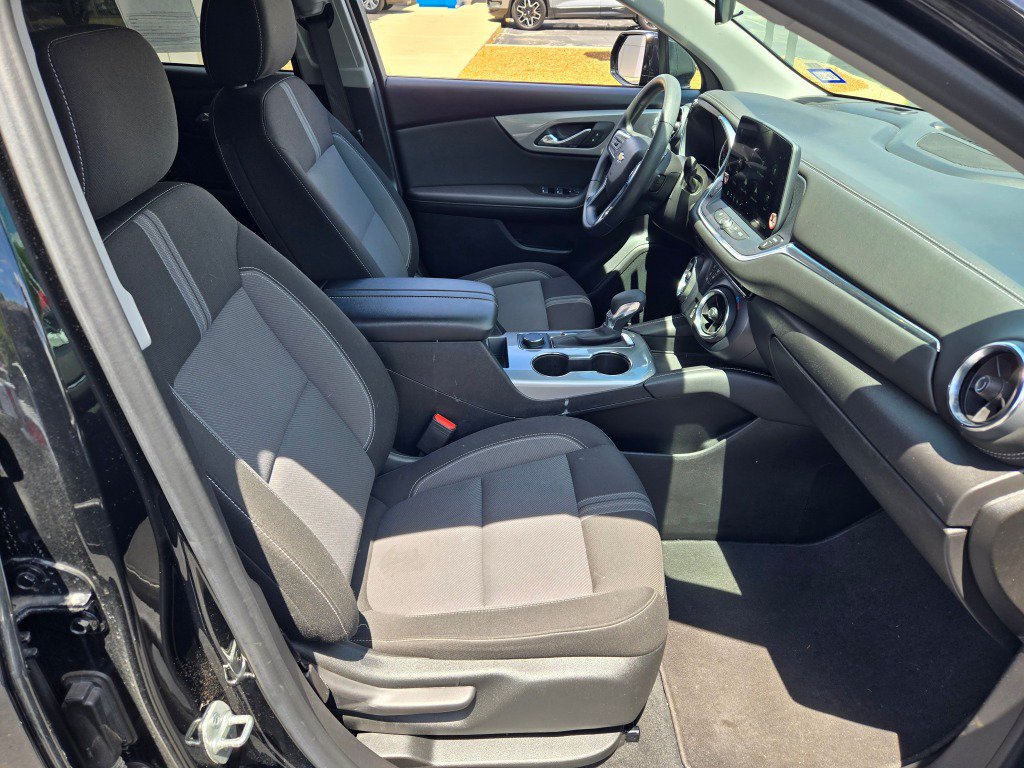 Used 2025 Chevrolet Blazer LT FWD image 7
