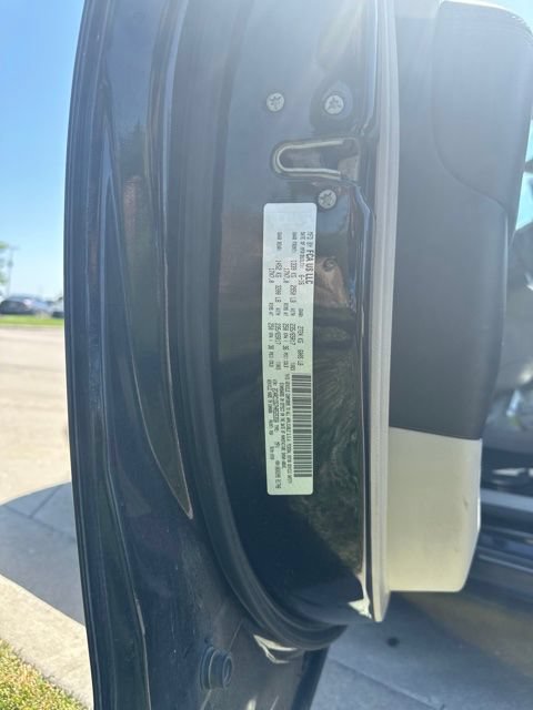 Used 2017 Chrysler Pacifica Touring w/ Tire & Wheel Group FWD image 12