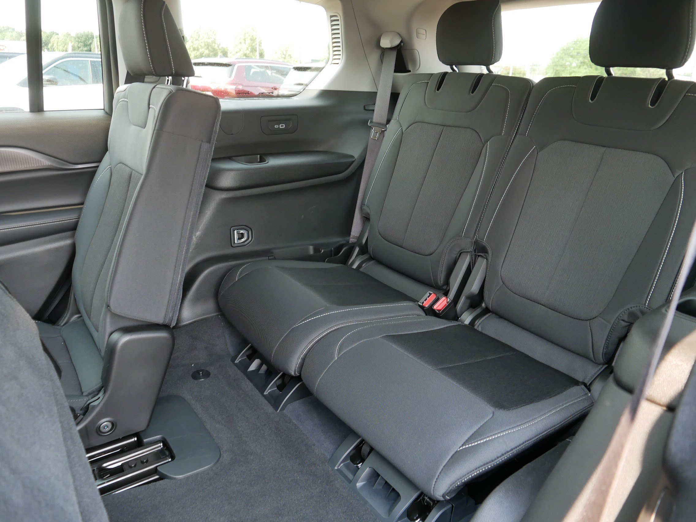 Used 2023 Jeep Grand Cherokee L Laredo w/ Luxury Tech Group I AWD/4WD image 36