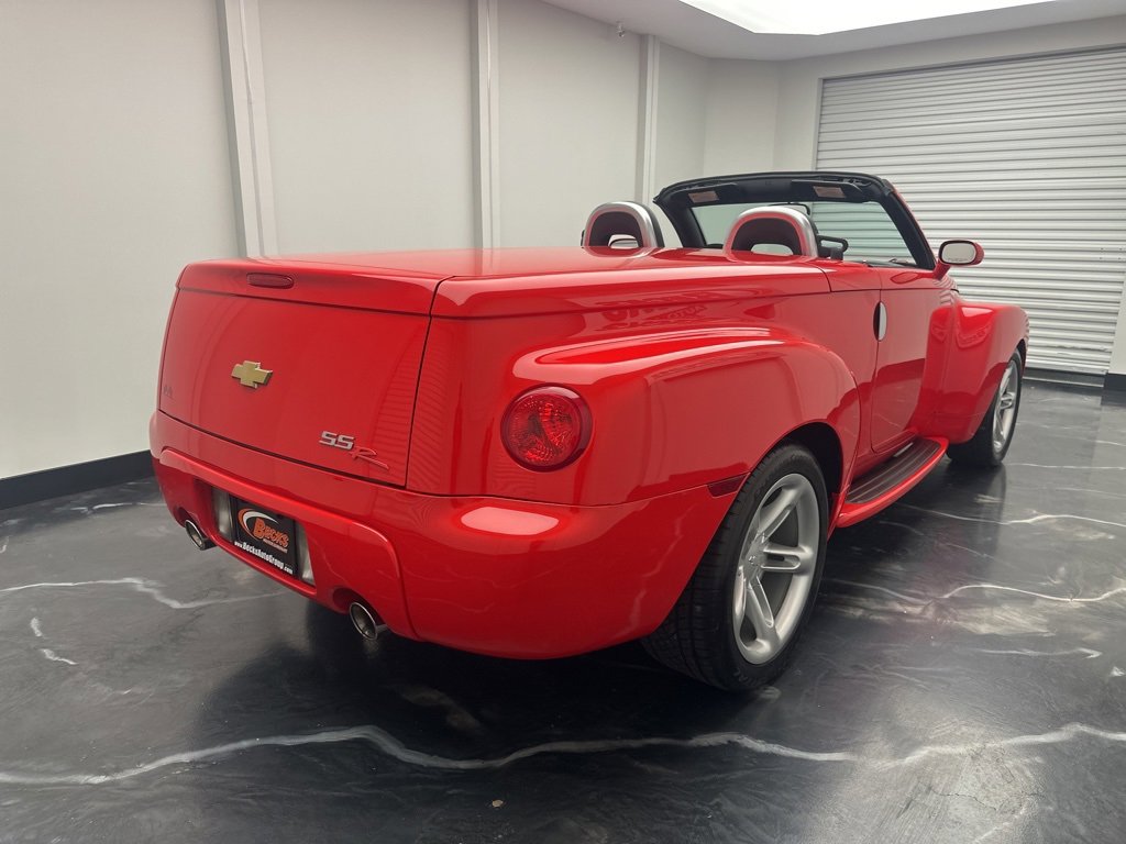 Used 2004 Chevrolet SSR w/ Preferred Equipment Group image 3