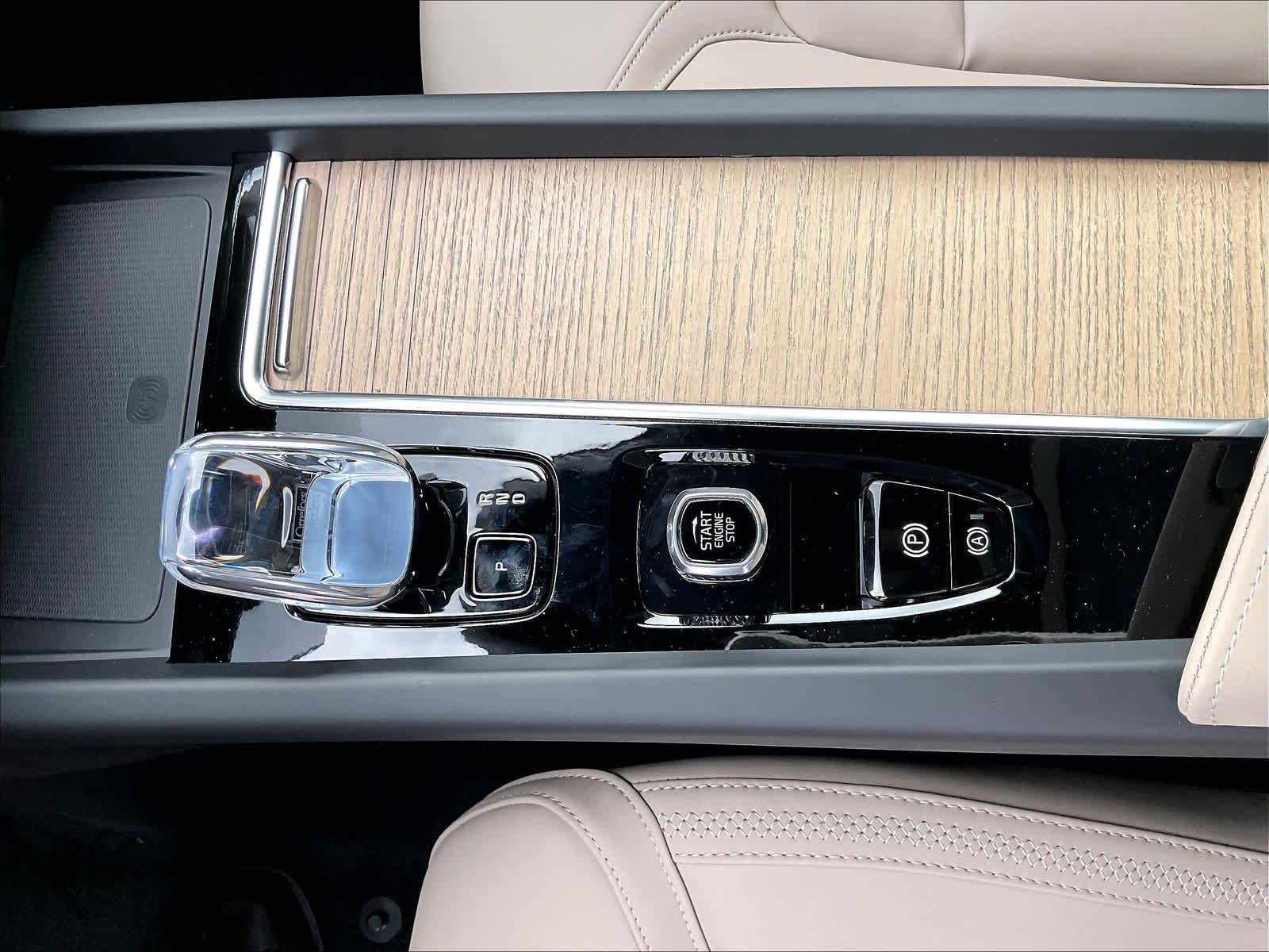 New 2026 Volvo XC60 B5 Plus w/ Protection Package Premier AWD/4WD image 10