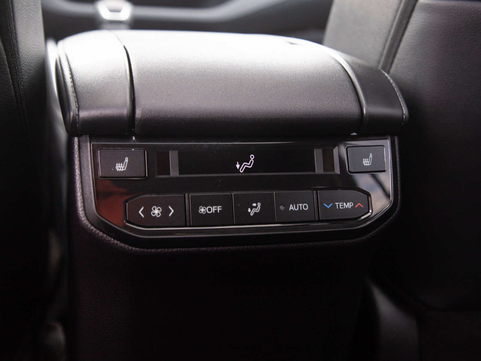 Used 2026 Toyota Highlander Platinum AWD/4WD image 17