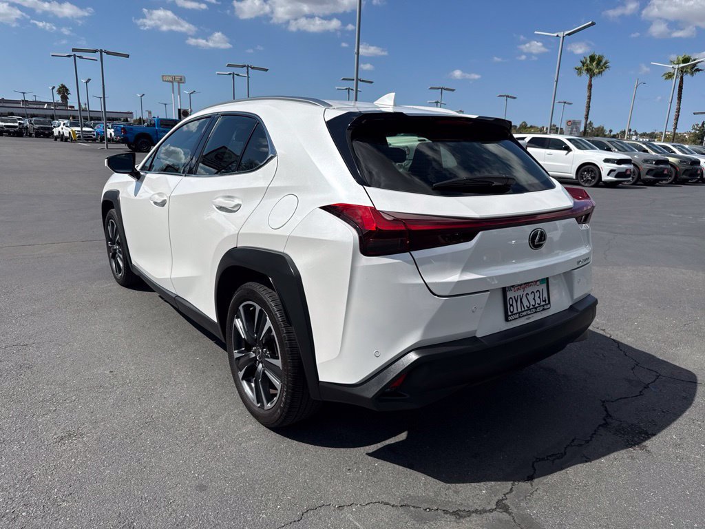 Used 2022 Lexus UX 200 w/ Accessory Package (Z1) FWD image 5
