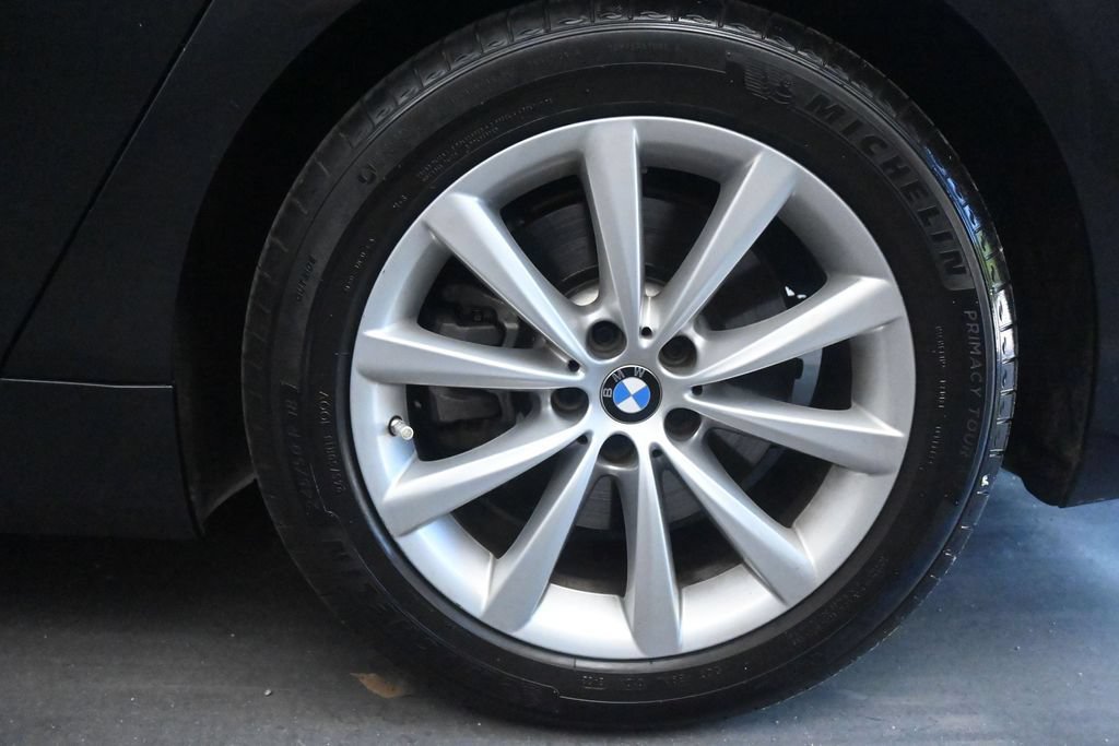 Used 2021 BMW 740i w/ Premium Package RWD image 16