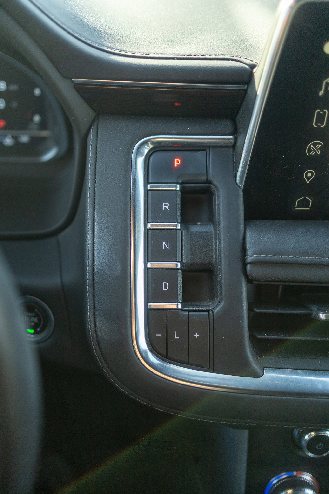 Used 2023 GMC Yukon XL SLE image 28