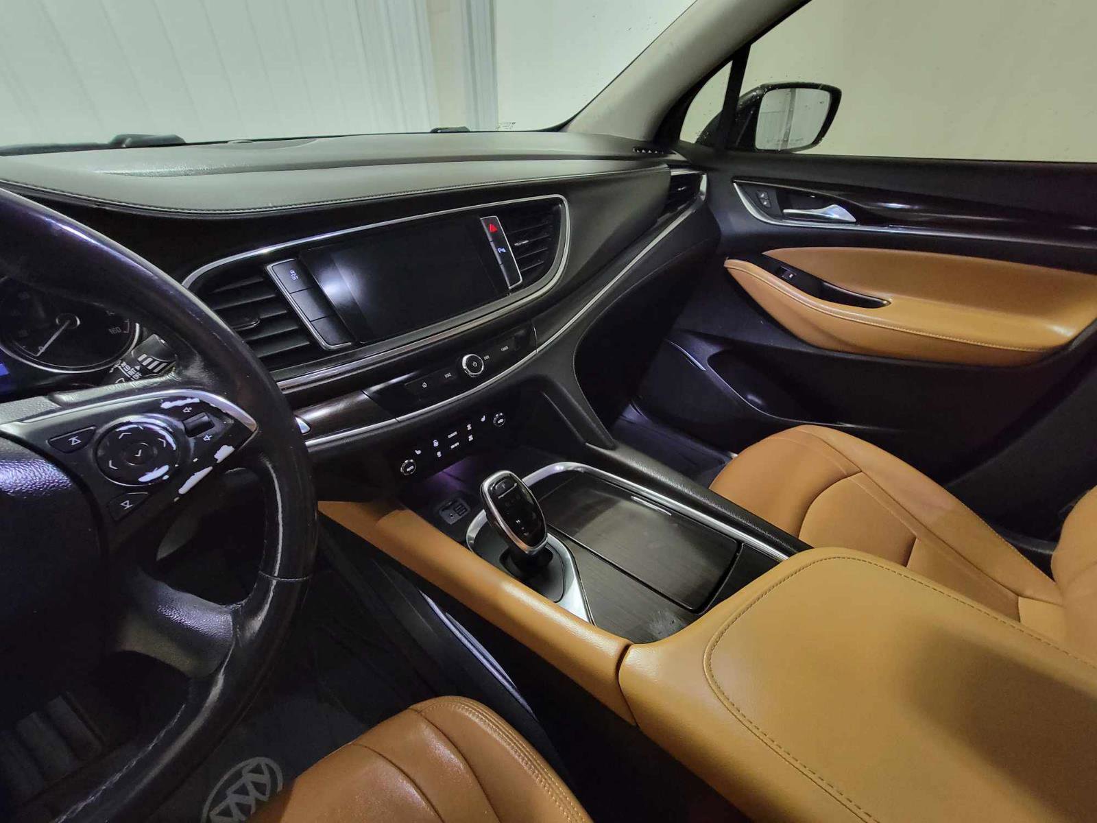 Used 2020 Buick Enclave Essence w/ Sport Touring Edition image 10