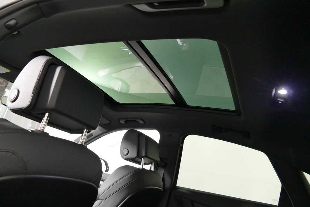 Used 2025 Audi SQ5 Premium Plus w/ Premium Plus Package image 11