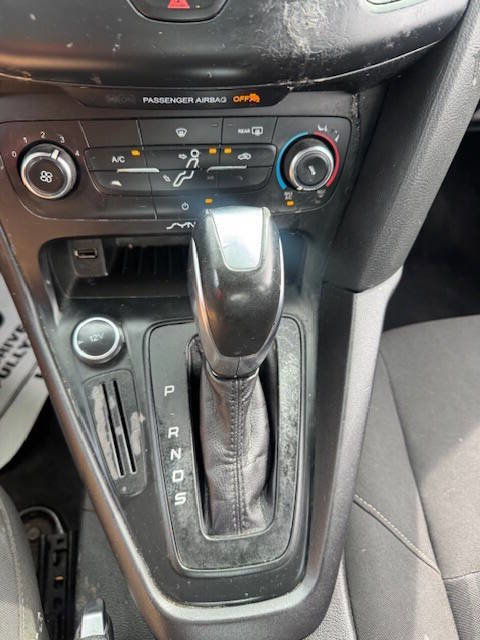 Used 2015 Ford Focus SE w/ SE Sport Package image 26