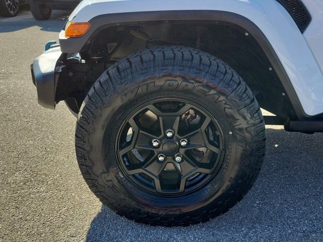 Used 2022 Jeep Gladiator Sport image 7