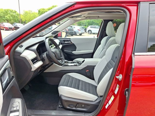 New 2025 Mitsubishi Outlander SE image 8