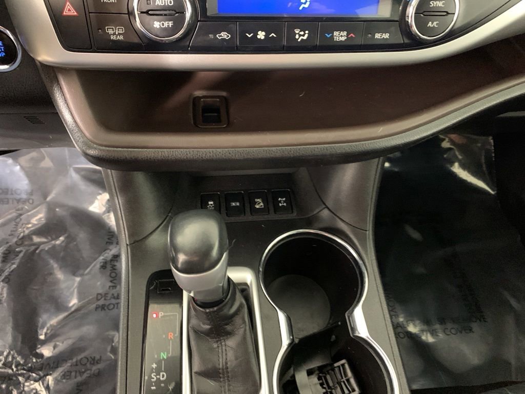 Used 2018 Toyota Highlander XLE AWD/4WD image 27