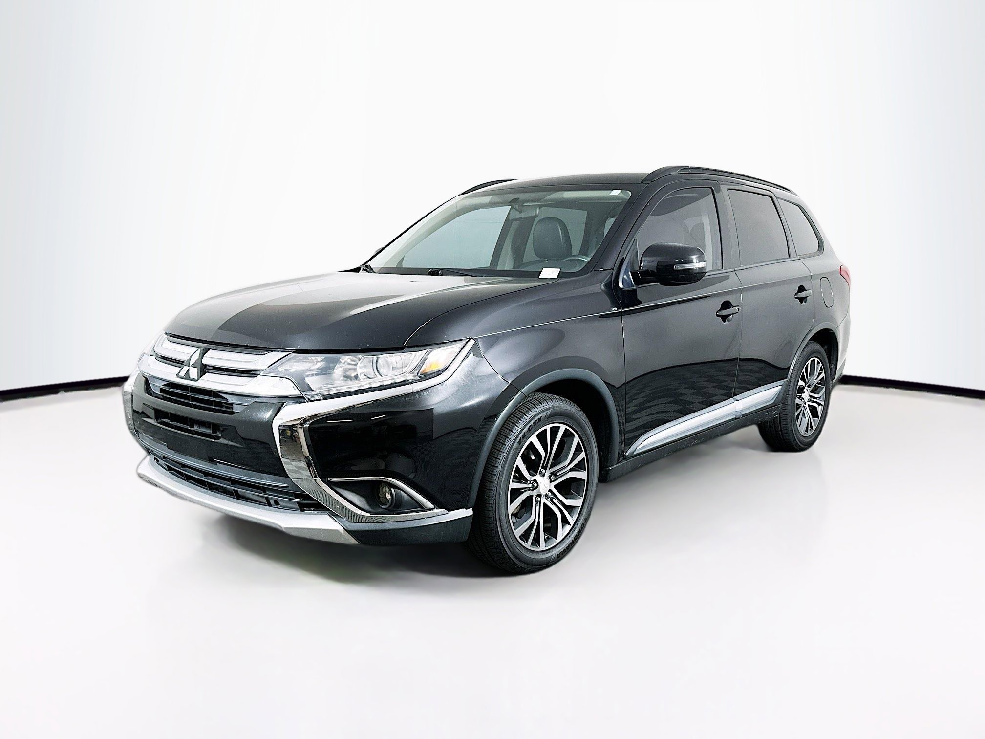 Used 2016 Mitsubishi Outlander SEL FWD image 3