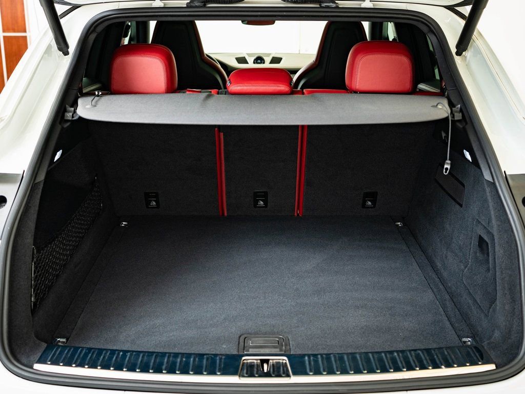 Certified 2023 Porsche Cayenne Platinum Edition image 20