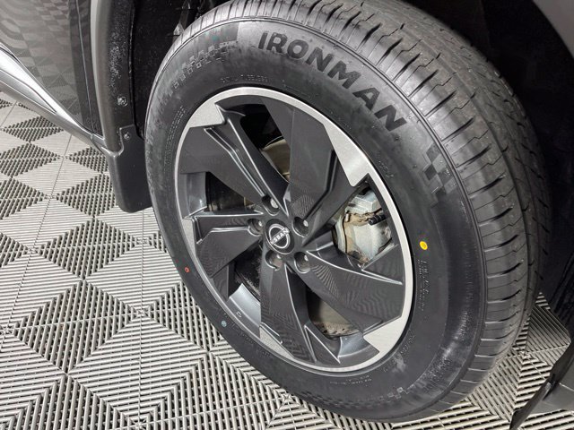 Used 2024 Nissan Rogue SV w/ SV Premium Package FWD image 16