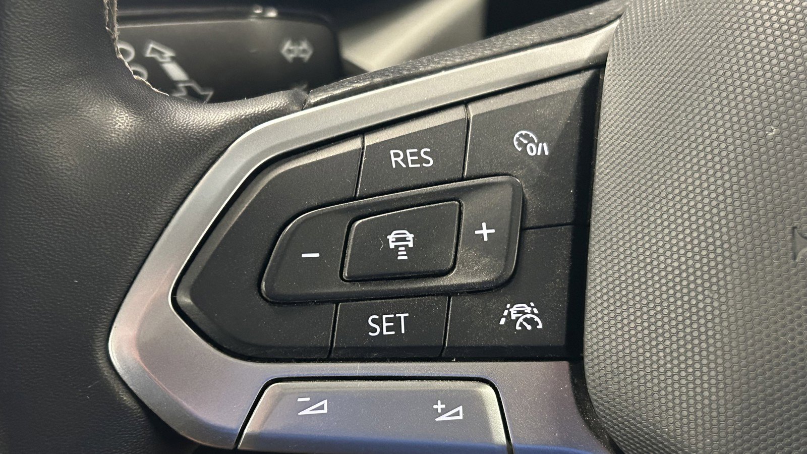 Used 2024 Volkswagen Taos SE image 22