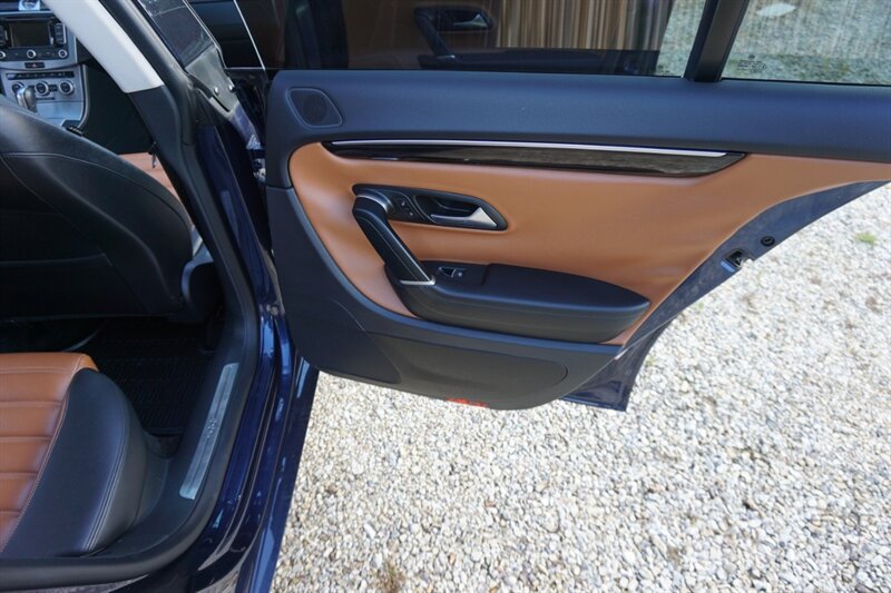 Used 2014 Volkswagen CC Executive FWD image 28